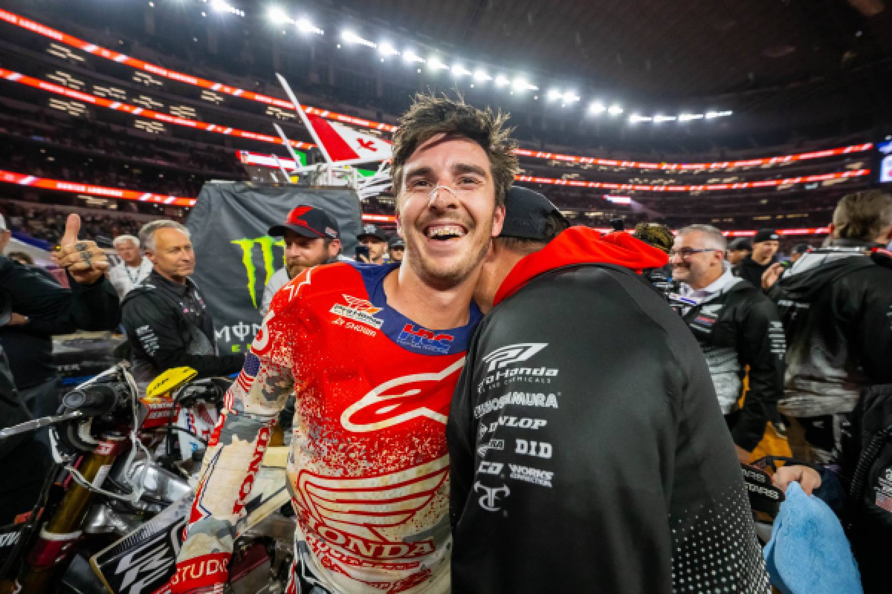 Hunter Lawrence scores his first AMA Supercross premier-class win in Arlington