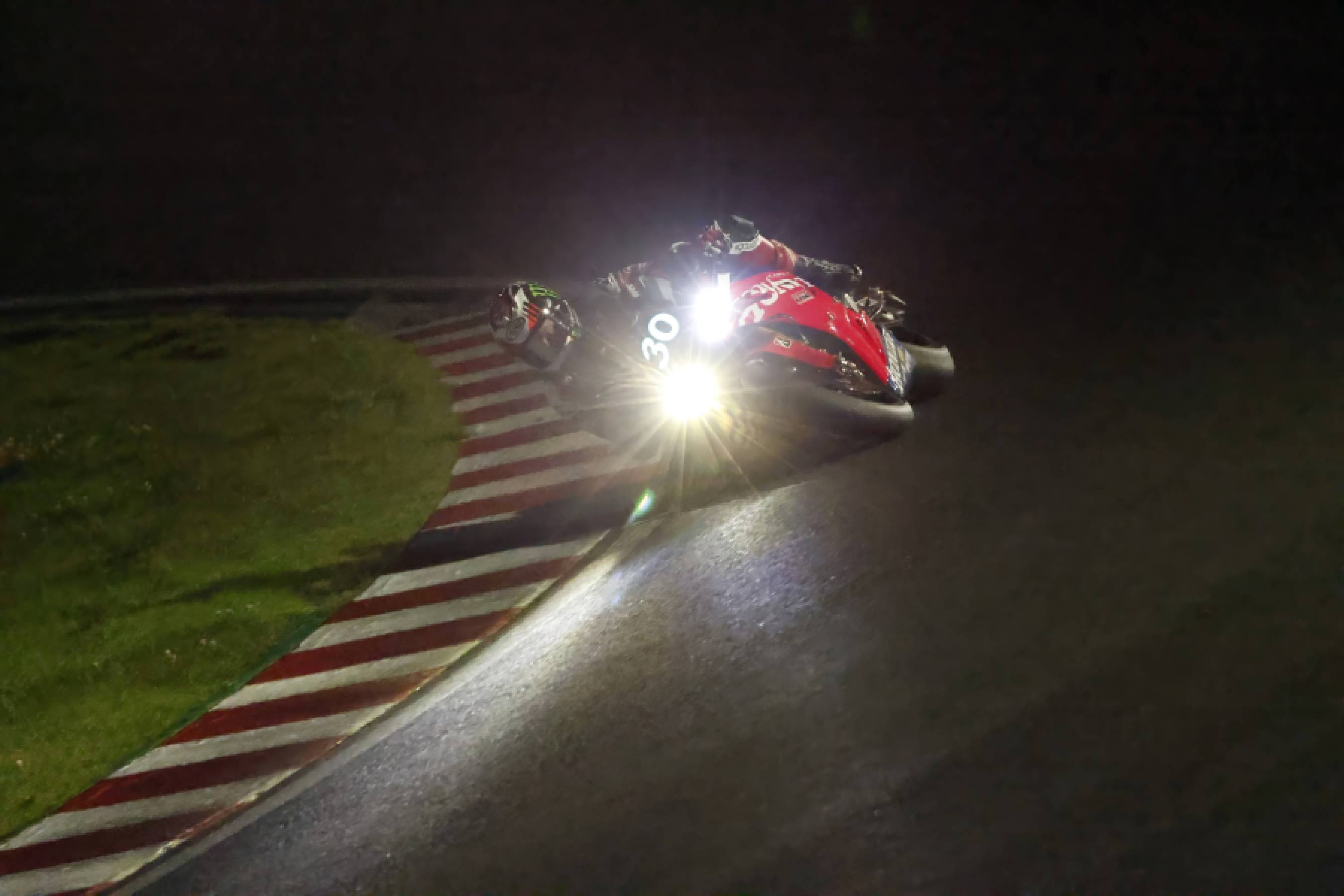Let’s experience once again this year the scene that only those who complete the full eight hours can witness!