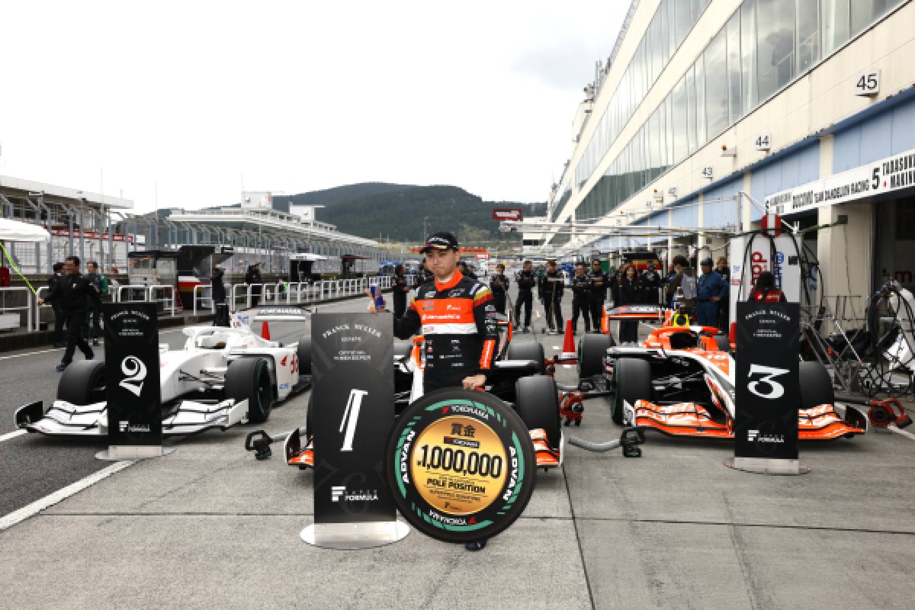 Iwasa takes pole, Honda locks out top 3 in qualifying