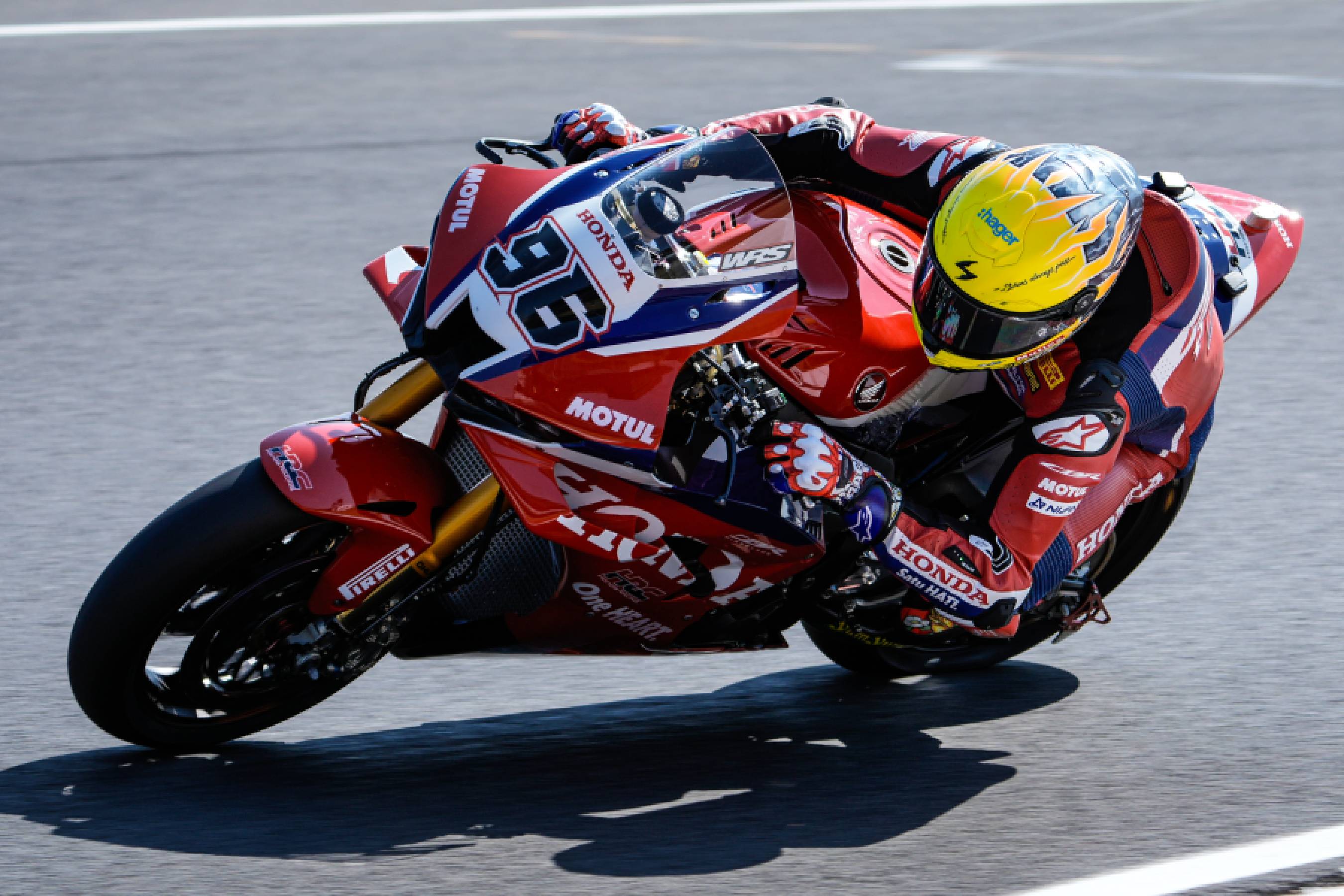 Dixon and Chantra make progress on opening day at Donington