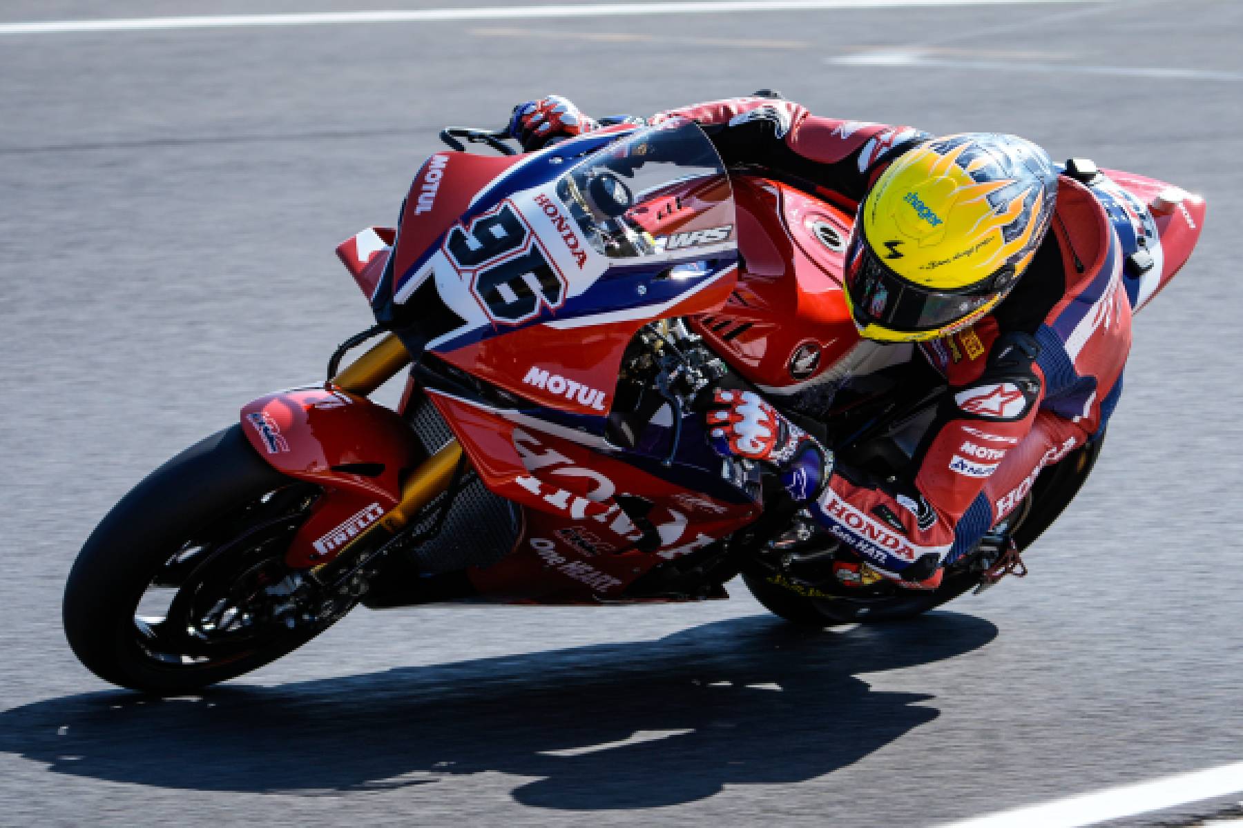 Dixon and Chantra make progress on opening day at Donington